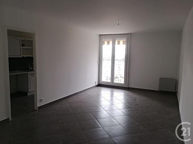 Afficher la photo en grand Appartement F3 à louer - 3 pièces - 65.55 m2 - TOULON - 83 - PROVENCE-ALPES-COTE-D-AZUR - Century 21 Ouest Immo
