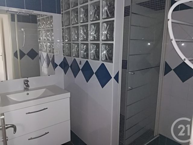 Afficher la photo en grand Appartement F3 à louer - 3 pièces - 65.55 m2 - TOULON - 83 - PROVENCE-ALPES-COTE-D-AZUR - Century 21 Ouest Immo