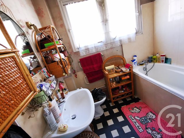 Afficher la photo en grand Appartement F4 à vendre - 4 pièces - 69.7 m2 - TOULON - 83 - PROVENCE-ALPES-COTE-D-AZUR - Century 21 Ouest Immo