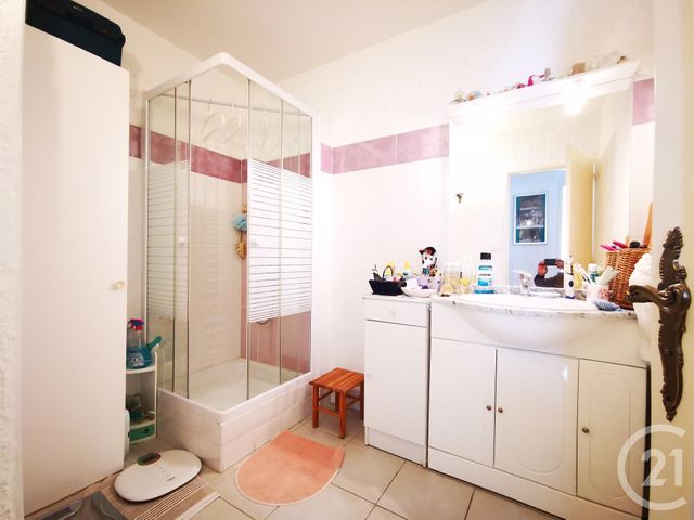 Afficher la photo en grand Appartement F4 à vendre - 4 pièces - 77.44 m2 - OLLIOULES - 83 - PROVENCE-ALPES-COTE-D-AZUR - Century 21 Ouest Immo