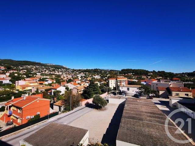 Afficher la photo en grand Appartement F4 à vendre - 4 pièces - 77.44 m2 - OLLIOULES - 83 - PROVENCE-ALPES-COTE-D-AZUR - Century 21 Ouest Immo
