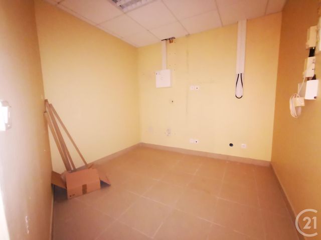 Afficher la photo en grand commerce à vendre - 53.0 m2 - TOULON - 83 - PROVENCE-ALPES-COTE-D-AZUR - Century 21 Ouest Immo
