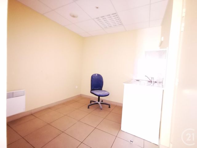 Afficher la photo en grand commerce à vendre - 53.0 m2 - TOULON - 83 - PROVENCE-ALPES-COTE-D-AZUR - Century 21 Ouest Immo