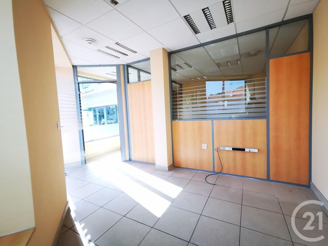 Afficher la photo en grand commerce à vendre - 53.0 m2 - TOULON - 83 - PROVENCE-ALPES-COTE-D-AZUR - Century 21 Ouest Immo