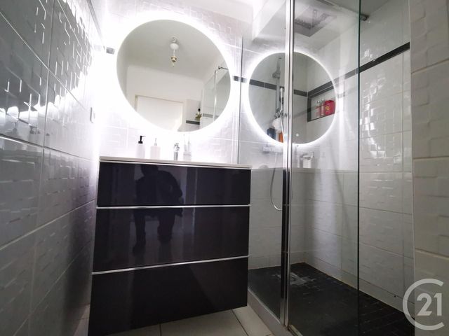 Appartement F3 à vendre - 3 pièces - 61.94 m2 - TOULON - 83 - PROVENCE-ALPES-COTE-D-AZUR - Century 21 Ouest Immo Appartement F3 à vendre - 3 pièces - 61.94 m2 - TOULON - 83 - PROVENCE-ALPES-COTE-D-AZUR - Century 21 Ouest Immo