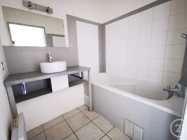 Appartement F3 à vendre - 3 pièces - 52.5 m2 - LA SEYNE SUR MER - 83 - PROVENCE-ALPES-COTE-D-AZUR - Century 21 Ouest Immo Appartement F3 à vendre - 3 pièces - 52.5 m2 - LA SEYNE SUR MER - 83 - PROVENCE-ALPES-COTE-D-AZUR - Century 21 Ouest Immo