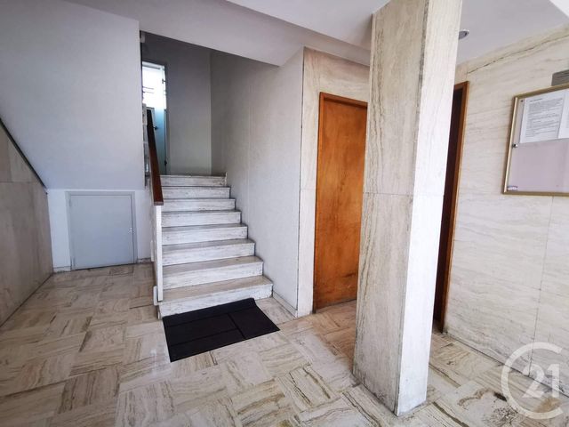 Appartement F4 à vendre - 4 pièces - 76.0 m2 - TOULON - 83 - PROVENCE-ALPES-COTE-D-AZUR - Century 21 Ouest Immo Appartement F4 à vendre - 4 pièces - 76.0 m2 - TOULON - 83 - PROVENCE-ALPES-COTE-D-AZUR - Century 21 Ouest Immo