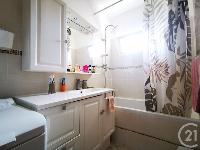 Afficher la photo en grand Appartement F4 à vendre - 4 pièces - 64.83 m2 - TOULON - 83 - PROVENCE-ALPES-COTE-D-AZUR - Century 21 Ouest Immo