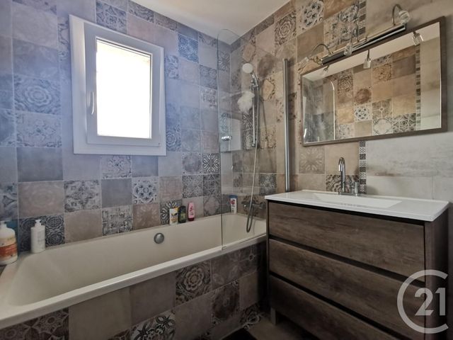 appartement à vendre - 3 pièces - 60.0 m2 - LE BEAUSSET - 83 - PROVENCE-ALPES-COTE-D-AZUR - Century 21 Ouest Immo appartement à vendre - 3 pièces - 60.0 m2 - LE BEAUSSET - 83 - PROVENCE-ALPES-COTE-D-AZUR - Century 21 Ouest Immo