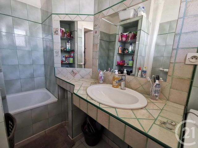 Afficher la photo en grand Appartement F4 à vendre - 4 pièces - 60.17 m2 - TOULON - 83 - PROVENCE-ALPES-COTE-D-AZUR - Century 21 Ouest Immo
