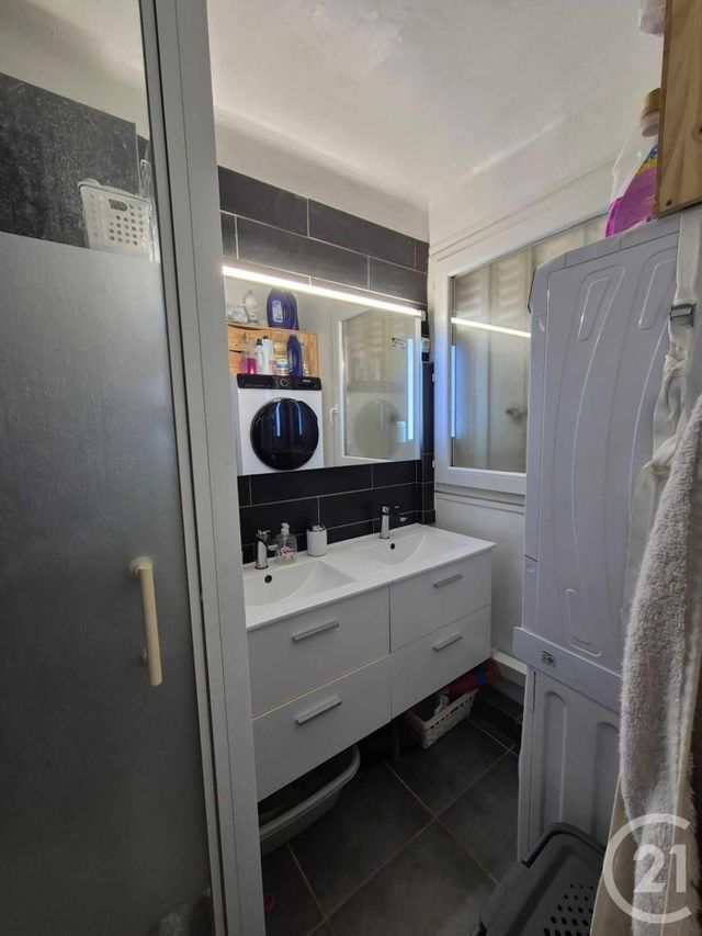 Afficher la photo en grand Appartement F4 à vendre - 4 pièces - 65.0 m2 - TOULON - 83 - PROVENCE-ALPES-COTE-D-AZUR - Century 21 Ouest Immo