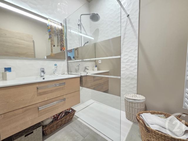 Appartement T4 à vendre - 4 pièces - 124.92 m2 - SANARY SUR MER - 83 - PROVENCE-ALPES-COTE-D-AZUR - Century 21 Ouest Immo