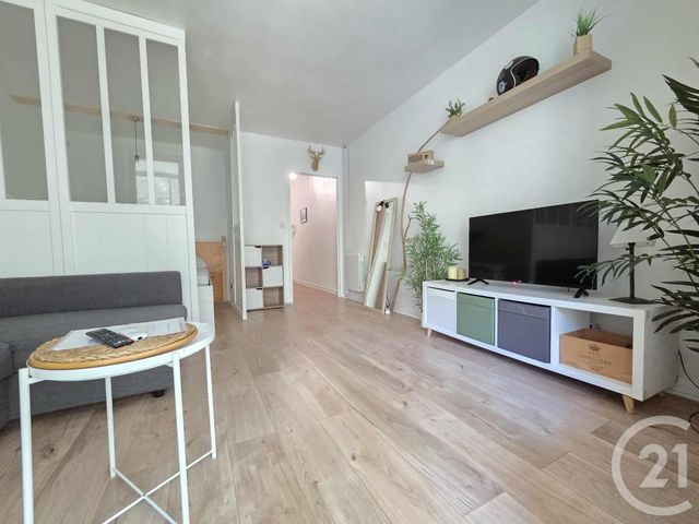 Afficher la photo en grand Appartement F1 à vendre - 1 pièce - 28.0 m2 - BANDOL - 83 - PROVENCE-ALPES-COTE-D-AZUR - Century 21 Ouest Immo