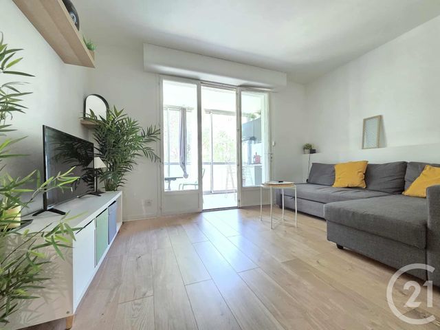 Afficher la photo en grand Appartement F1 à vendre - 1 pièce - 28.0 m2 - BANDOL - 83 - PROVENCE-ALPES-COTE-D-AZUR - Century 21 Ouest Immo