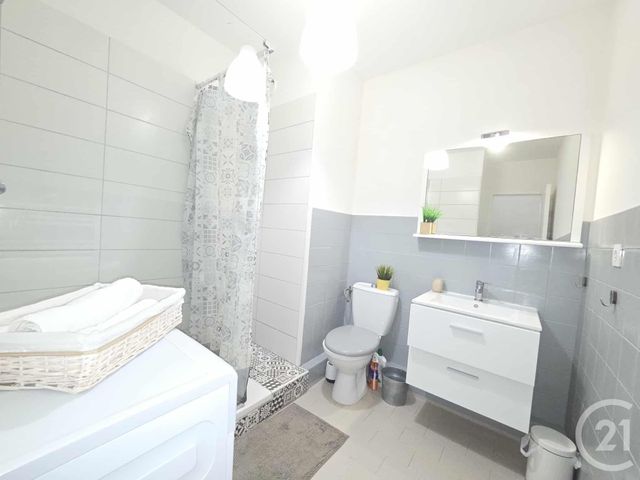 Afficher la photo en grand Appartement F1 à vendre - 1 pièce - 28.0 m2 - BANDOL - 83 - PROVENCE-ALPES-COTE-D-AZUR - Century 21 Ouest Immo