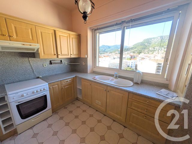 Afficher la photo en grand Appartement T4 à vendre - 4 pièces - 76.33 m2 - TOULON - 83 - PROVENCE-ALPES-COTE-D-AZUR - Century 21 Ouest Immo