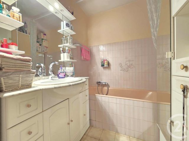 Afficher la photo en grand Appartement F3 à vendre - 3 pièces - 62.25 m2 - TOULON - 83 - PROVENCE-ALPES-COTE-D-AZUR - Century 21 Ouest Immo