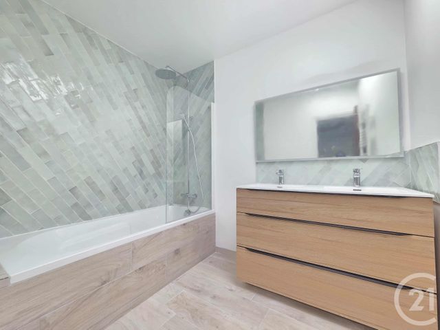 Appartement F4 à vendre - 4 pièces - 73.39 m2 - LE CASTELLET - 83 - PROVENCE-ALPES-COTE-D-AZUR - Century 21 Ouest Immo