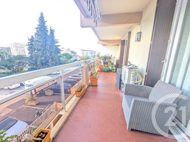 Afficher la photo en grand Appartement T4 à vendre - 4 pièces - 91.7 m2 - TOULON - 83 - PROVENCE-ALPES-COTE-D-AZUR - Century 21 Ouest Immo