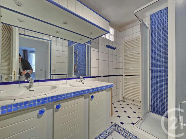 Afficher la photo en grand Appartement F4 à vendre - 4 pièces - 64.94 m2 - TOULON - 83 - PROVENCE-ALPES-COTE-D-AZUR - Century 21 Ouest Immo