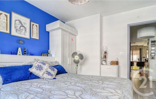 Afficher la photo en grand Appartement T4 à vendre - 4 pièces - 75.9 m2 - TOULON - 83 - PROVENCE-ALPES-COTE-D-AZUR - Century 21 Ouest Immo