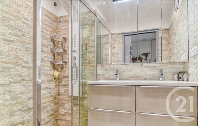 Afficher la photo en grand Appartement T4 à vendre - 4 pièces - 75.9 m2 - TOULON - 83 - PROVENCE-ALPES-COTE-D-AZUR - Century 21 Ouest Immo