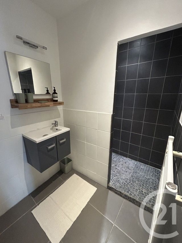 Appartement F1 à louer - 1 pièce - 25.0 m2 - TOULON - 83 - PROVENCE-ALPES-COTE-D-AZUR - Century 21 Ouest Immo