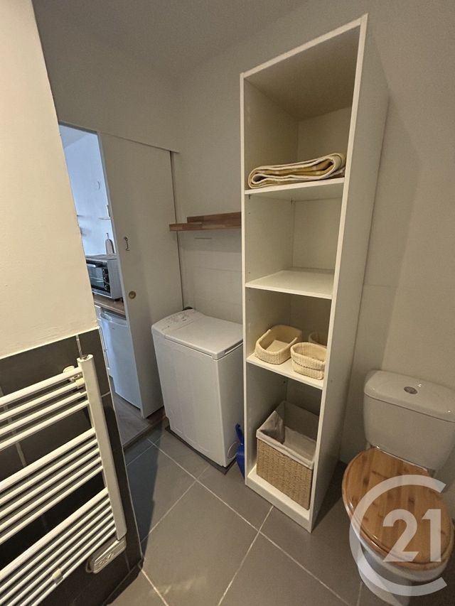 Appartement F1 à louer - 1 pièce - 25.0 m2 - TOULON - 83 - PROVENCE-ALPES-COTE-D-AZUR - Century 21 Ouest Immo