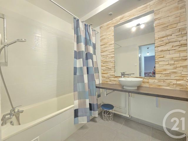 Appartement à louer - 2 pièces - 46.27 m2 - TOULON - 83 - PROVENCE-ALPES-COTE-D-AZUR - Century 21 Ouest Immo