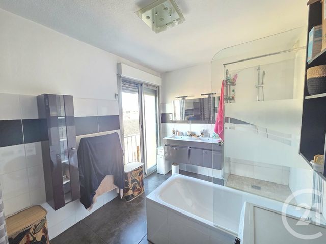 Appartement T3 à vendre - 3 pièces - 62.53 m2 - LA SEYNE SUR MER - 83 - PROVENCE-ALPES-COTE-D-AZUR - Century 21 Ouest Immo