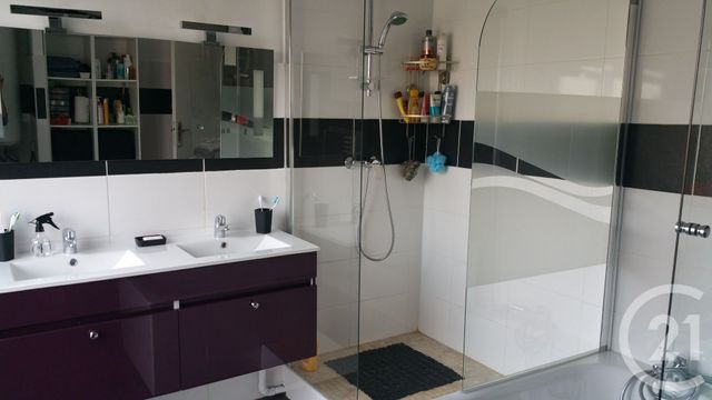 Appartement T3 à vendre - 3 pièces - 62.53 m2 - LA SEYNE SUR MER - 83 - PROVENCE-ALPES-COTE-D-AZUR - Century 21 Ouest Immo