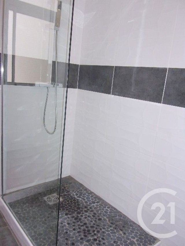 Appartement T3 à vendre - 3 pièces - 54.75 m2 - LA SEYNE SUR MER - 83 - PROVENCE-ALPES-COTE-D-AZUR - Century 21 Ouest Immo