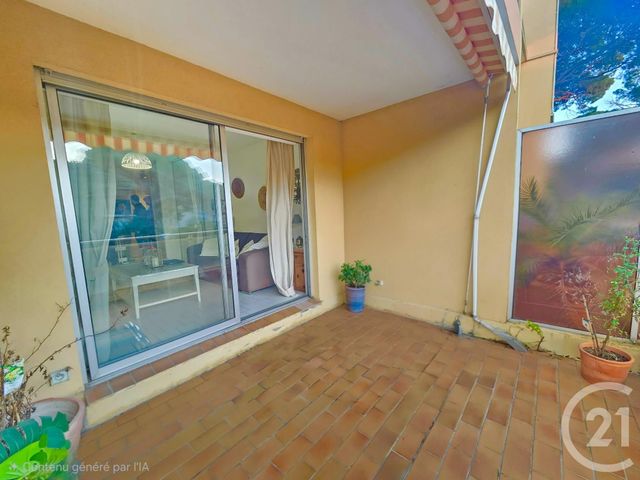 Appartement F1 à vendre - 1 pièce - 25.5 m2 - HYERES - 83 - PROVENCE-ALPES-COTE-D-AZUR - Century 21 Ouest Immo