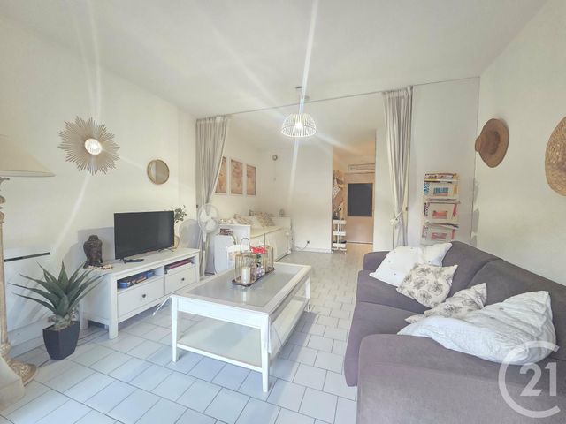 Appartement F1 à vendre - 1 pièce - 25.5 m2 - HYERES - 83 - PROVENCE-ALPES-COTE-D-AZUR - Century 21 Ouest Immo