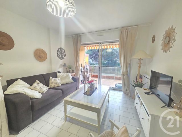 Appartement F1 à vendre - 1 pièce - 25.5 m2 - HYERES - 83 - PROVENCE-ALPES-COTE-D-AZUR - Century 21 Ouest Immo