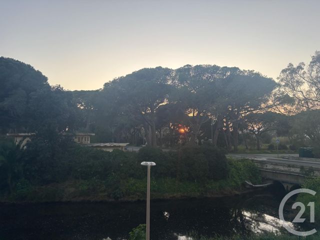 Appartement F1 à vendre - 1 pièce - 25.5 m2 - HYERES - 83 - PROVENCE-ALPES-COTE-D-AZUR - Century 21 Ouest Immo