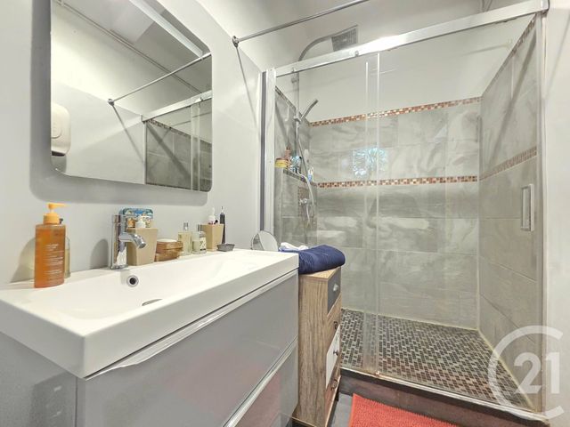 Appartement F4 à vendre - 4 pièces - 82.88 m2 - OLLIOULES - 83 - PROVENCE-ALPES-COTE-D-AZUR - Century 21 Ouest Immo