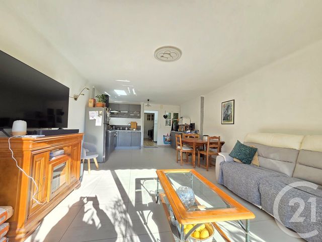 Appartement F4 à vendre - 4 pièces - 82.88 m2 - OLLIOULES - 83 - PROVENCE-ALPES-COTE-D-AZUR - Century 21 Ouest Immo