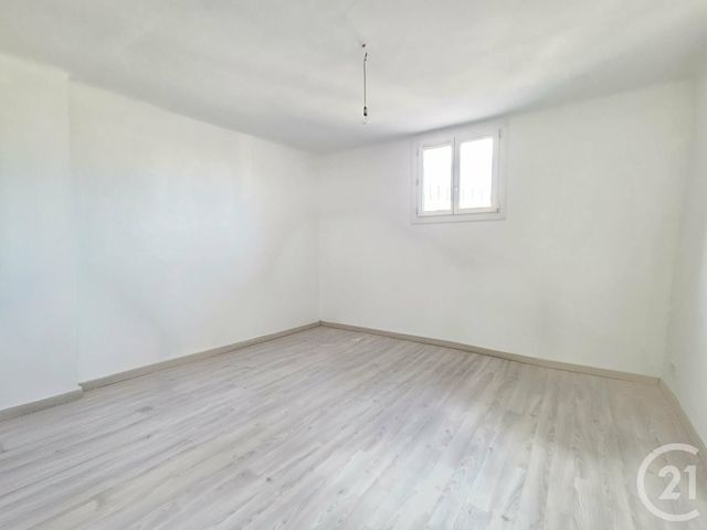 Appartement F4 à vendre - 4 pièces - 82.88 m2 - OLLIOULES - 83 - PROVENCE-ALPES-COTE-D-AZUR - Century 21 Ouest Immo