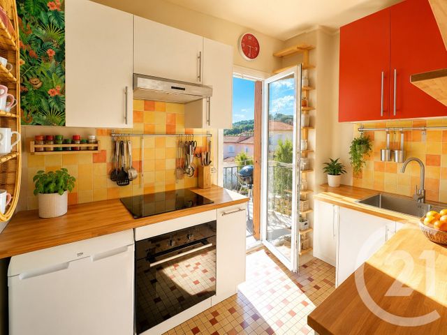 Appartement F3 à vendre - 3 pièces - 57.0 m2 - SANARY SUR MER - 83 - PROVENCE-ALPES-COTE-D-AZUR - Century 21 Ouest Immo